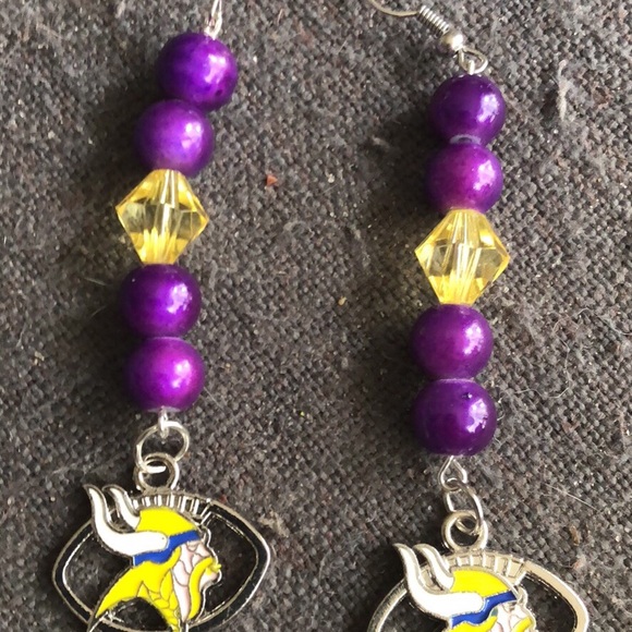 Earrings - Picture 6 of 7